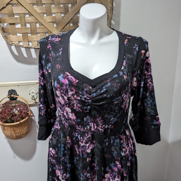 Torrid Mini Supersoft Push V-Neck Skater Dress NWT‎ size 1 - Picture 3 of 9